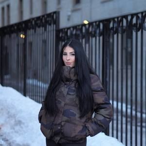 Meet your Posher, Stefanie